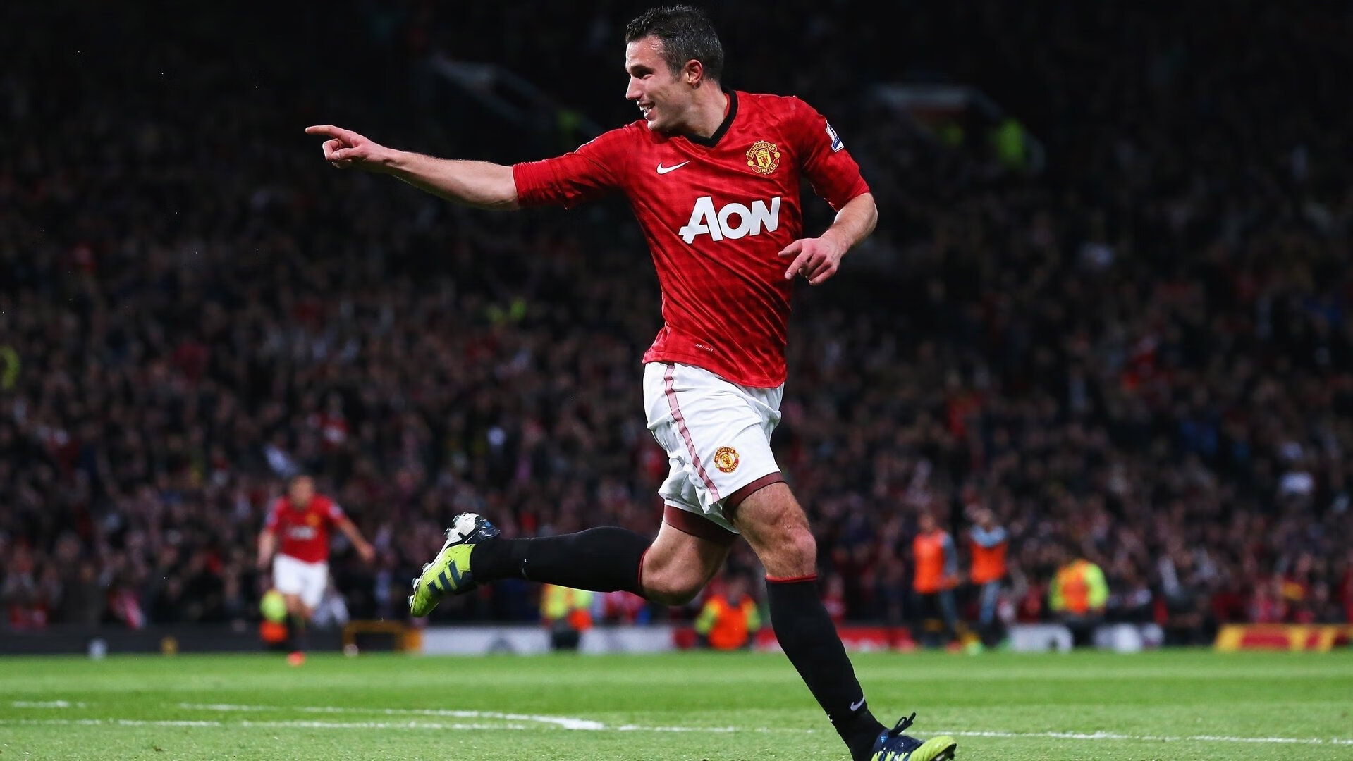 Uzi焦点对战，梅西与80激战曼联分钟，比赛局势复杂胜负难料！全场沸腾不已